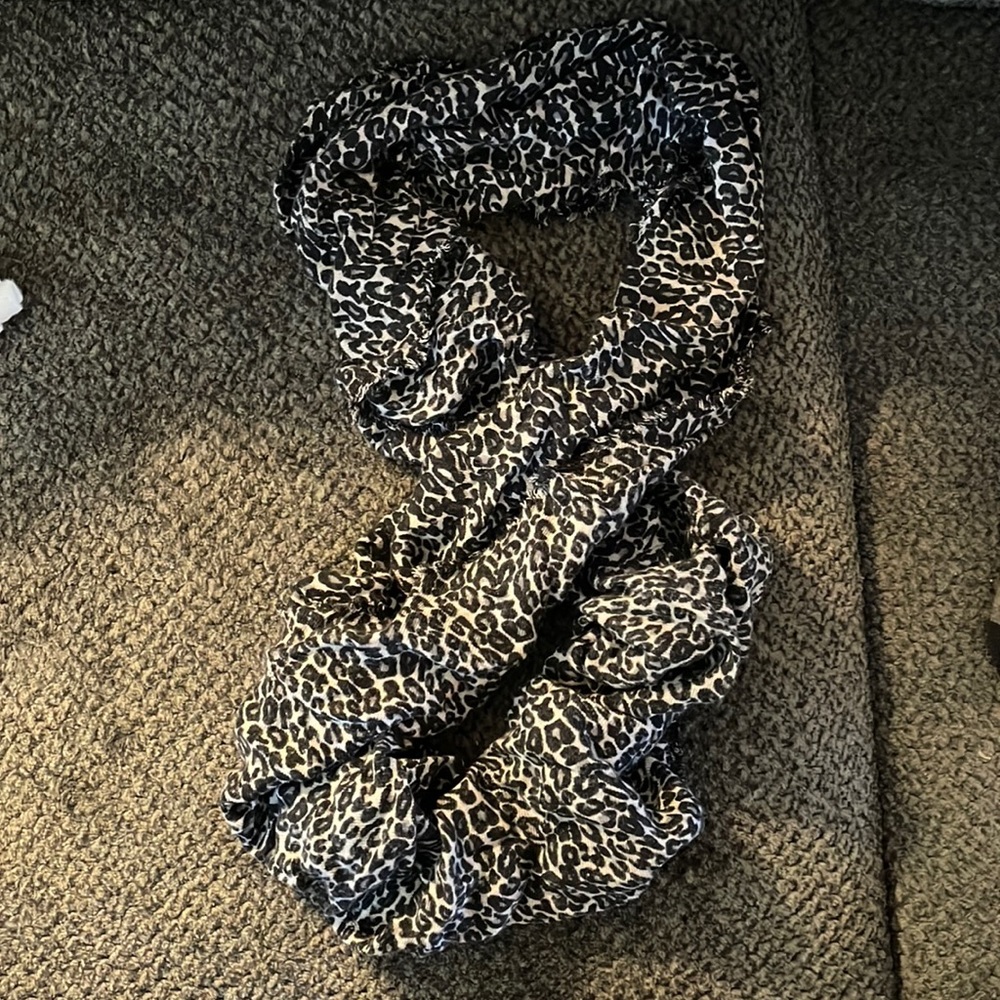 Black leopard infinity scarf